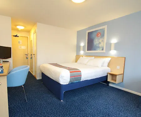 Travelodge Airport Hotel 3*