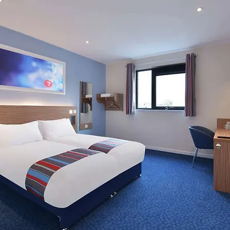 Travelodge Airport Hotel